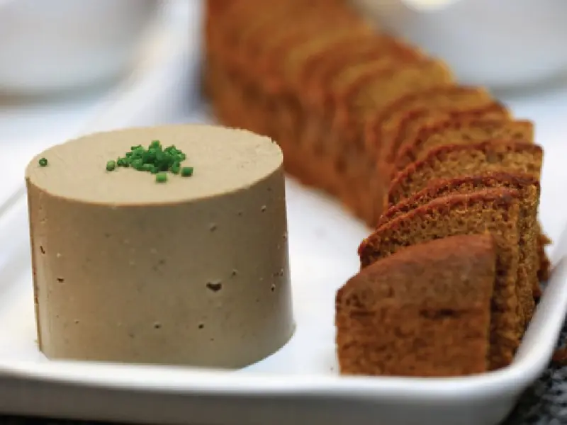 Paté y pan casero del catering para eventos