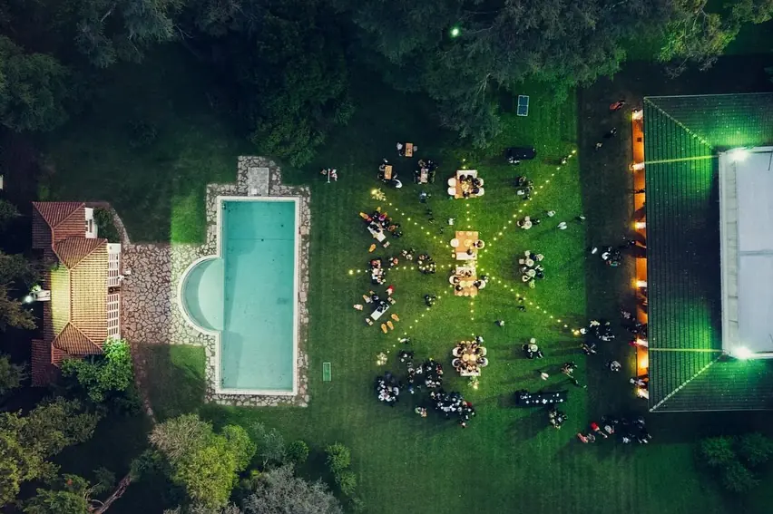 Vista aérea del parque y salón de La Quinta